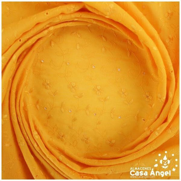 POPELÍN AMARILLO PERFORADO RELIEVE SERIE RUMBA 150cm