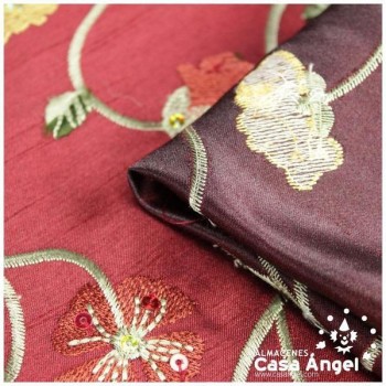 TAFETÁN COLOR BURDEOS CON BORDADO FLORAL Y LENTEJUELAS SERIE KODAI