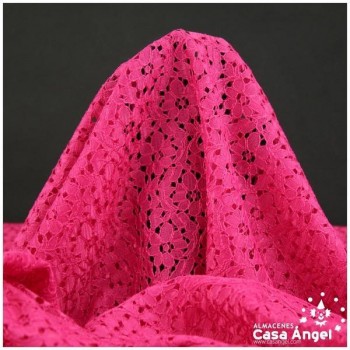 TELA DE ENCAJE CON FLORES FUCSIA EN BORDADO MECÁNICO SERIE ELLE 150cm