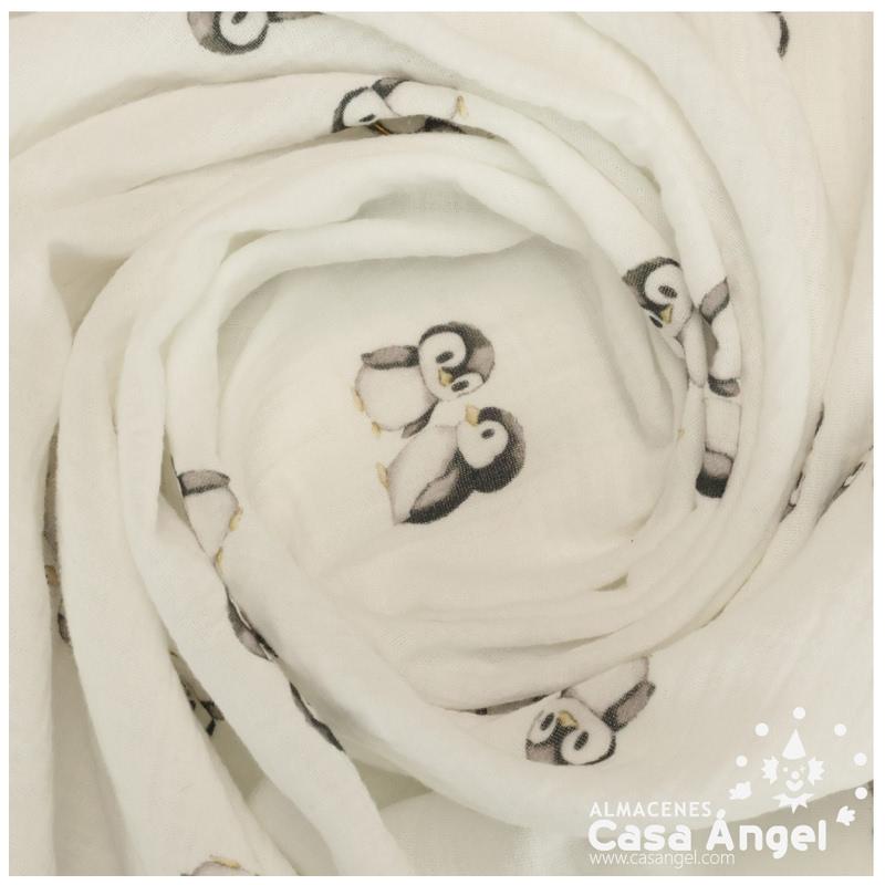 TELA MUSELINA BLANCO ROTO CON ESTAMPADO DE PINGÜINOS SERIE NISU 150cm
