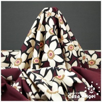TEJIDO ELÁSTICO COLOR CARDENAL CON ESTAMPADO DE FLORES