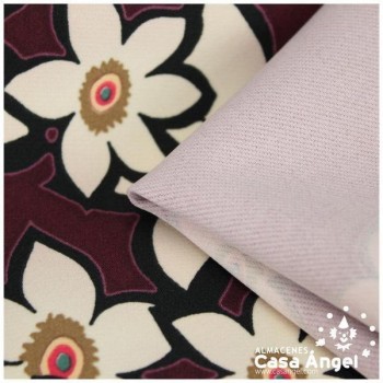 TEJIDO ELÁSTICO COLOR CARDENAL CON ESTAMPADO DE FLORES