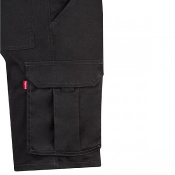BERMUDA STRETCH NEGRA CON BOLSILLOS LATERALES VELILLA