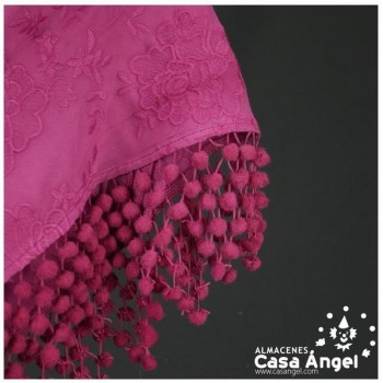 MANTÓN BORDADO CON MADROÑOS COLOR BUGANVILLA ADULTO