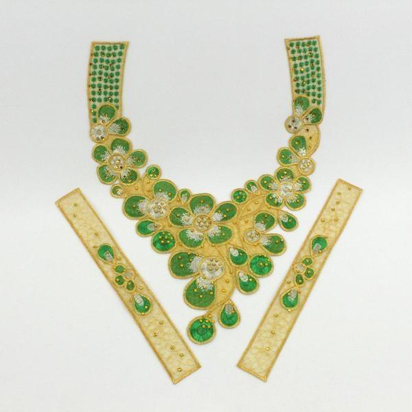 CUELLO TERMOADHESIVO SOBRE LAMÉ CON PUÑOS VERDES