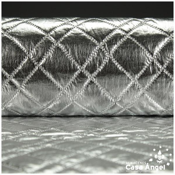 ACOLCHADO PLATA BORDADO DE ROMBOS CRUZADOS 150cm