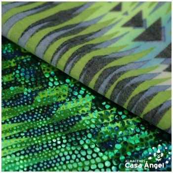 LYCRA CON ESTAMPADO ÉTNICO VERDE Y ESCAMAS DE FOIL SERIE CÁFILA 150cm
