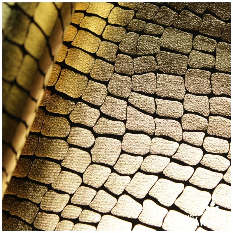 LYCRA NEGRA CON ESTAMPADO ORO FOIL DE COCODRILO 150cm
