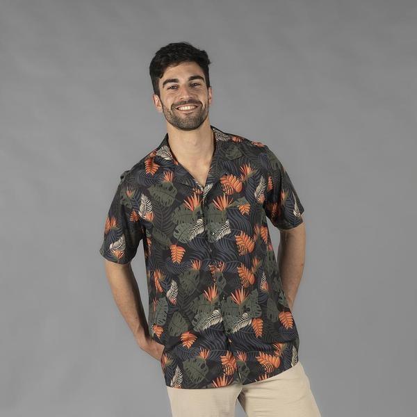 CAMISA DE HOMBRE CON CUELLO Y SOLAPA MODELO HAWAI