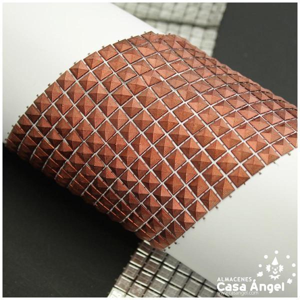 PASAMANERÍA 12 FILAS DE TACHAS DE PVC PIRAMIDALES COLOR COBRE 10cm