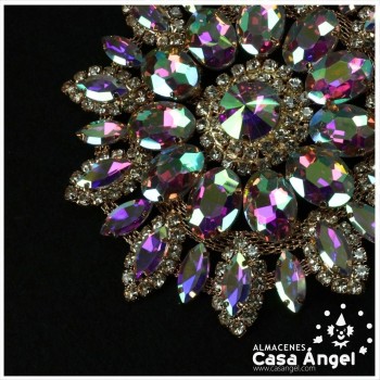 APLIQUE METÁLICO COLOR ORO EN FORMA DE FLOR CON PIEDRAS IRIDISCENTES 11cm