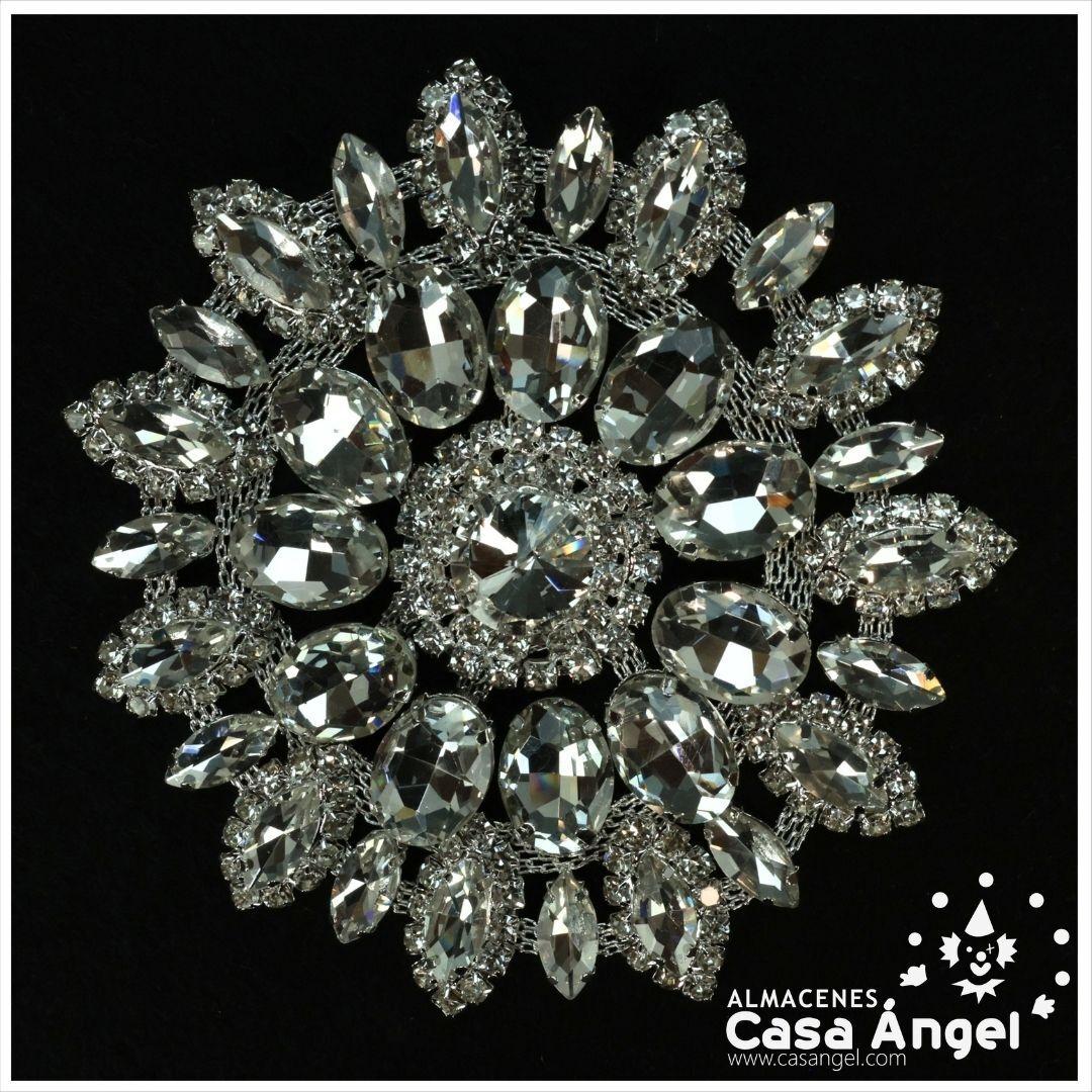 APLIQUE METÁLICO COLOR PLATA EN FORMA DE FLOR CON PIEDRAS CRISTAL 11cm