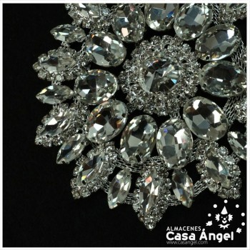 APLIQUE METÁLICO COLOR PLATA EN FORMA DE FLOR CON PIEDRAS CRISTAL 11cm