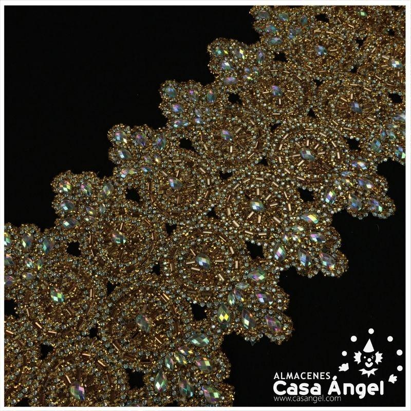 APLICACIÓN PVC COLOR ORO CON PEDRERÍA Y ROCALLA FORMAS CIRCULARES 75cm