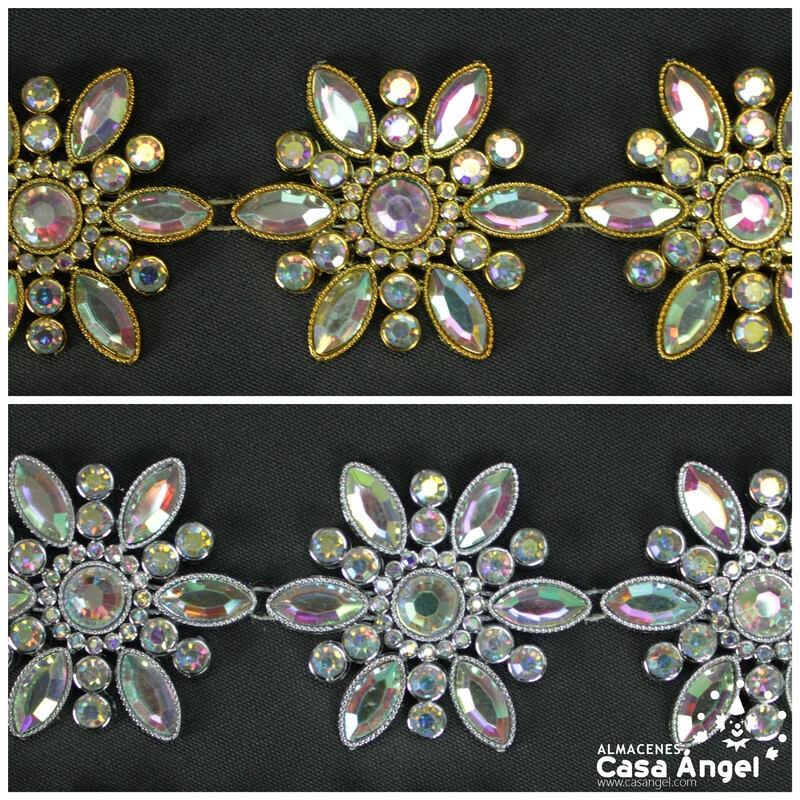 PASAMANERÍA DE PEDRERÍA FLORAL CON BRILLANTES ACRÍLICOS 52mm