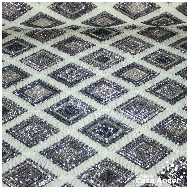 TUL BLANCO BORDADO DE ORGANZA Y ROCALLA SERIE ASTRA 135cm