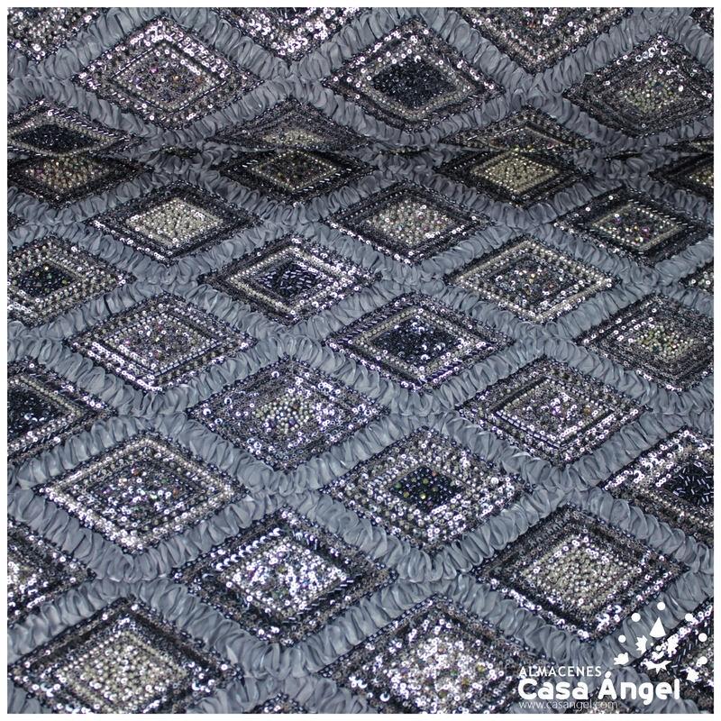 TUL GRIS BORDADO DE ORGANZA Y ROCALLA SERIE ASTRA 135cm