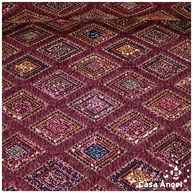 TUL ROJO GRANA BORDADO DE ORGANZA Y ROCALLA SERIE ASTRA 135cm