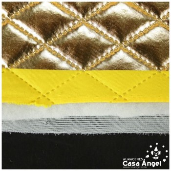 TEJIDO ACOLCHADO EN ROMBOS DORADOS SERIE KAVAKA 150cm