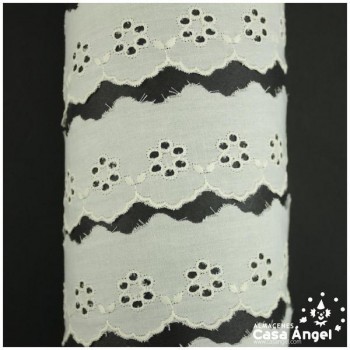 TIRA DE ALGODÓN CON PERFORACIONES Y RIBETE DE FESTÓN 48mm