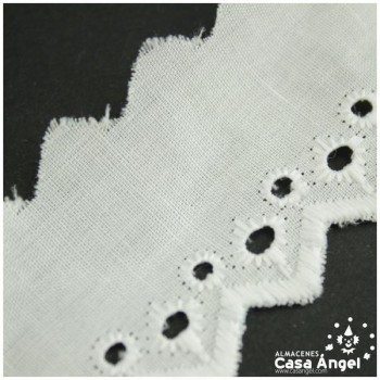 TIRA DE BATISTA MICROPERFORADA CON REMATE DE PICOS 33mm