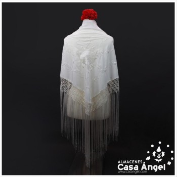 MANTÓN DE PICO BLANCO BORDADO CON ENREJADO Y FLECOS