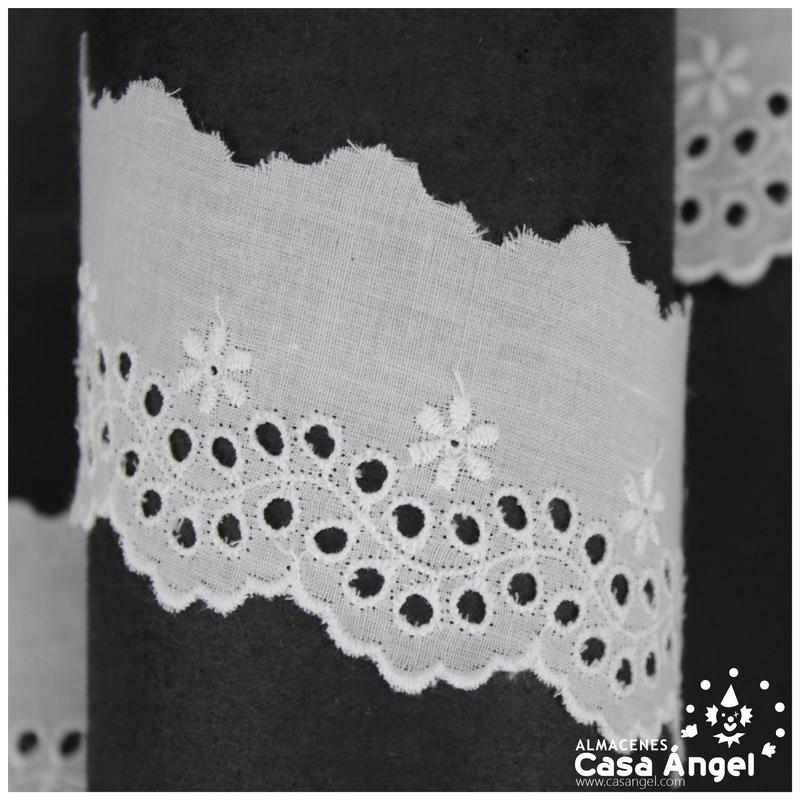 CINTA DE ENCAJE PERFORADO BORDADO BLANCO 55mm