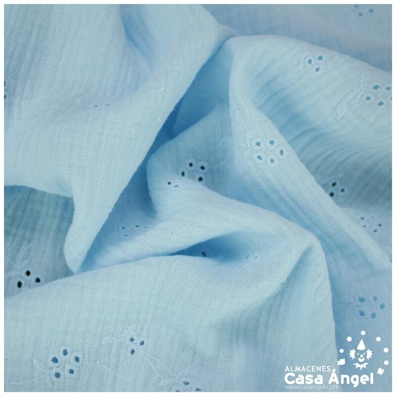 MUSELINA CELESTE BRODERIE PERFORADA Y BORDADA SERIE MUZZO 135cm
