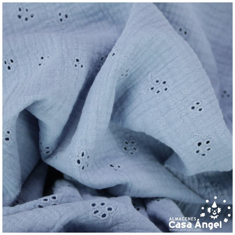 MUSELINA AZUL BRODERIE PERFORADA Y BORDADA SERIE MUZZO 135cm