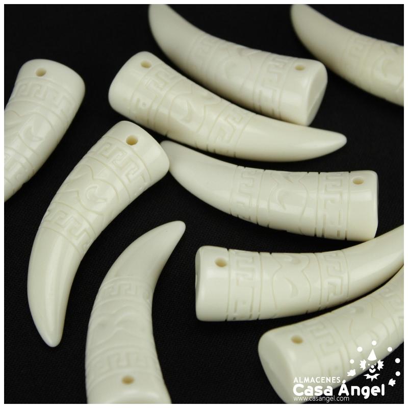 COLMILLO ACRÍLICO LABRADO BLANCO 58mm BOLSA 4uds