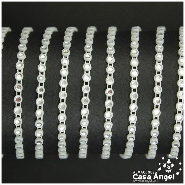 TIRA DE BRILLANTES DE STRASS CRISTALINO CON SOPORTE PLÁSTICO BLANCO 5mm
