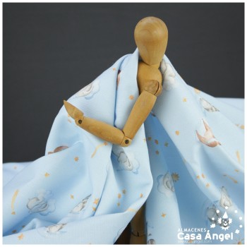 PIQUÉ ALGODÓN MAPACHES Y ESTRELLAS FONDO AZUL BEBÉ 150cm