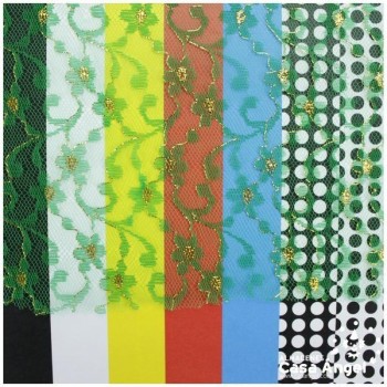 TUL DE ENCAJE BLONDA CON LÚREX VERDE Y ORO 160cm