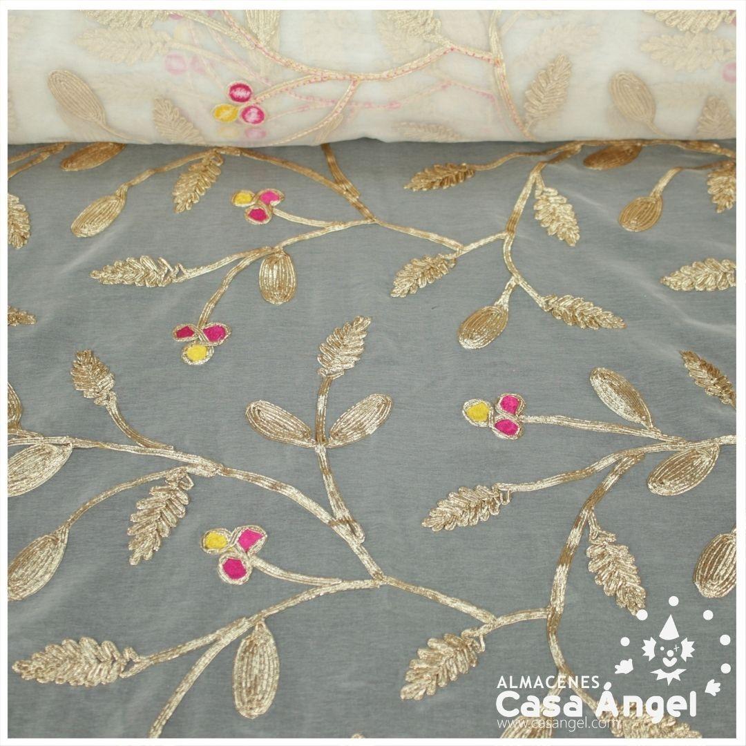 GASA BORDADA MOTIVO FLORAL BLANCO Y ORO 135cm