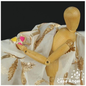 GASA BORDADA MOTIVO FLORAL BLANCO Y ORO 135cm