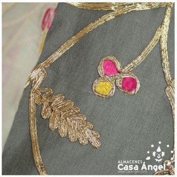 GASA BORDADA MOTIVO FLORAL BLANCO Y ORO 135cm