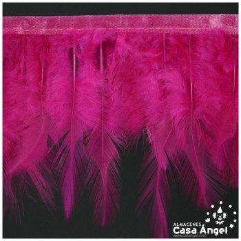 FLECO DE PLUMAS DE GALLO FUCSIA SOBRE CINTA DE RASO 13cm