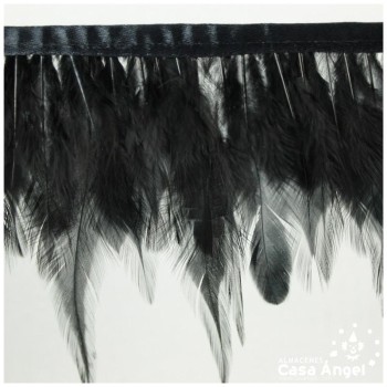 FLECO DE PLUMAS DE GALLO NEGRO SOBRE CINTA DE RASO 13cm