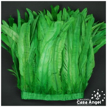 FLECO DE PLUMAS DE 30cm VERDES DE GALLO BLANQUEADAS Y TINTADAS 200cm