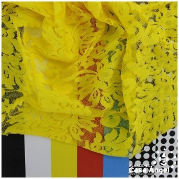 ENCAJE DE LYCRA AMARILLO CON BORDADO DE FLORES SERIE LICHI 150cm