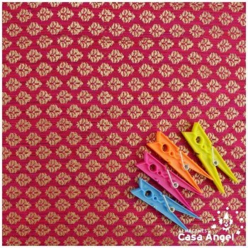 BROCADO FUCSIA CON PATRÓN DE FLOR SERIE REYES 135cm