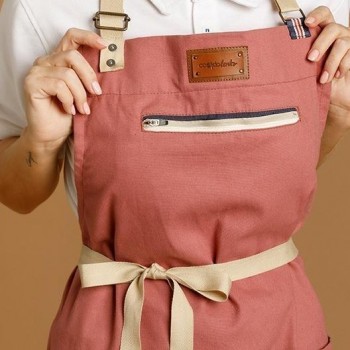 DELANTAL PETO MODELO CANELA ROSA CENIZA