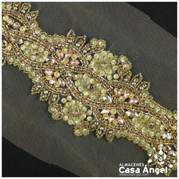 PASAMANERÍA COLOR ORO BORDADA A MANO CON CRISTAL Y ROCALLA