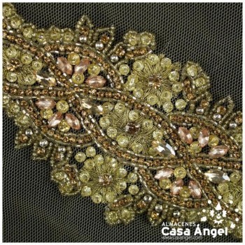 PASAMANERÍA COLOR ORO BORDADA A MANO CON CRISTAL Y ROCALLA