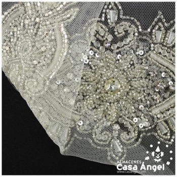 PASAMANERÍA COLOR PLATA CON MOTIVO FLORAL Y HECHO A MANO