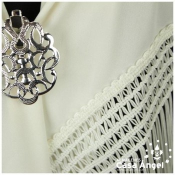 MANTÓN FLAMENCO BLANCO HUESO CON FLECO CALADO DE CUQUILLO