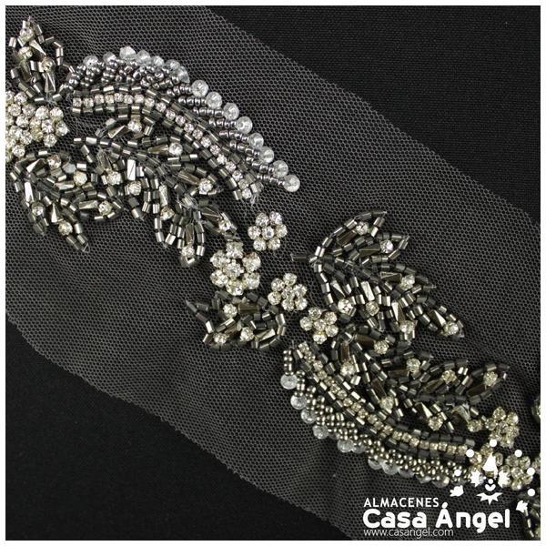 PASAMANERÍA COLOR PLATA CON MOTIVO FLORAL Y HECHO A MANO