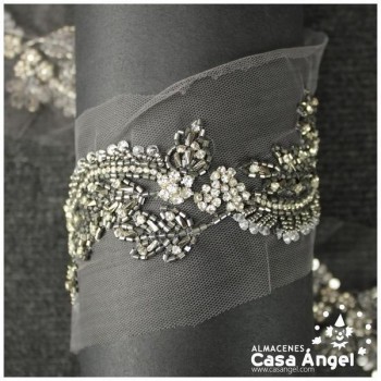 PASAMANERÍA COLOR PLATA CON MOTIVO FLORAL Y HECHO A MANO