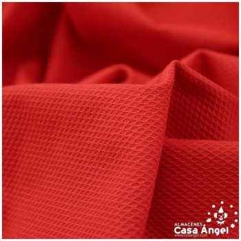 PIQUÉ ROJO CON LABRADO DE PANAL DE ABEJAS SERIE NERJA 150cm
