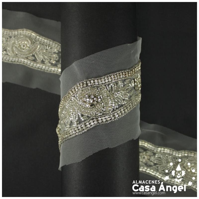 PASAMANERÍA COLOR PLATA CON PEDRERÍA STRASS BORDADA A MANO